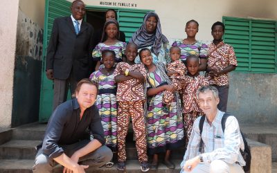 Video: Familiepartners bezoeken het SOS kinderdorp in Tsjaad